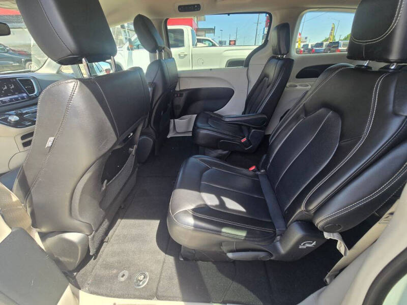 2023 Chrysler Pacifica Touring L