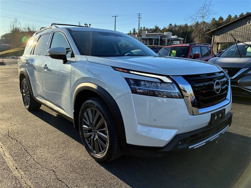 2023 Nissan Pathfinder SL