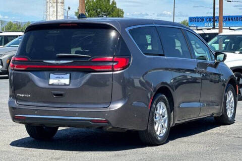 2023 Chrysler Pacifica Touring L