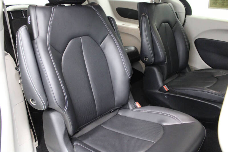 2024 Chrysler Pacifica Plug-In Hybrid Select