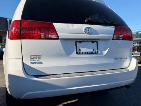 2005 Toyota Sienna LE 7 Passenger