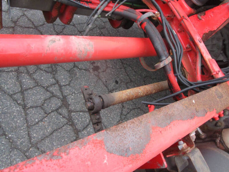 2016 Freightliner ISL 9 330