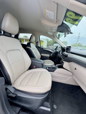 2020 Ford Escape SEL