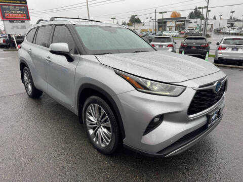 2022 Toyota Highlander Hybrid Platinum