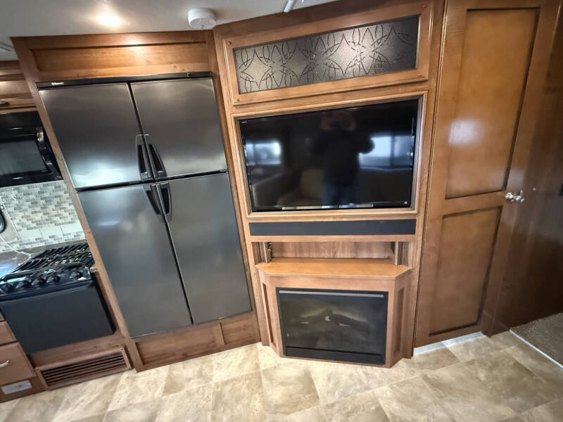 2014 Fleetwood RV Bounder 33’ Double Slide!!!!