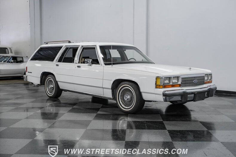 1990 Ford LTD Crown Victoria