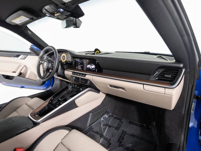 2025 Porsche 911 Carrera