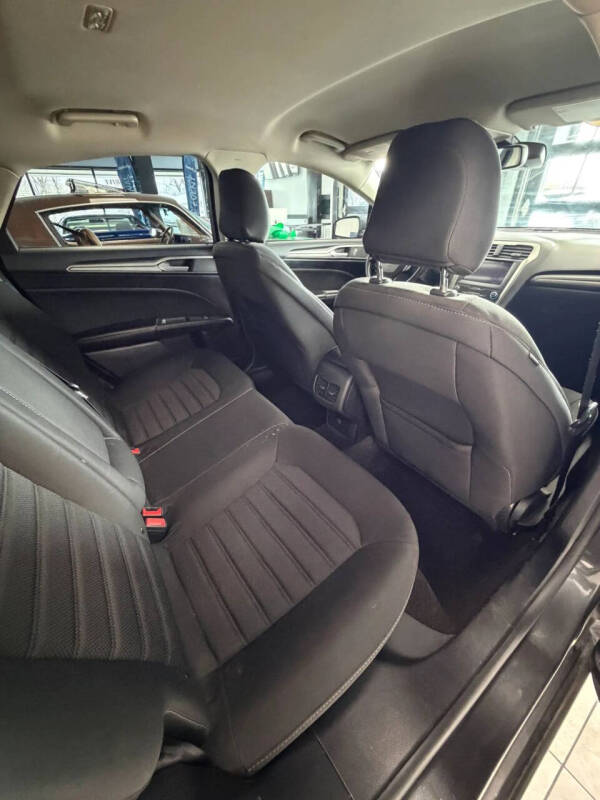 2020 Ford Fusion SE