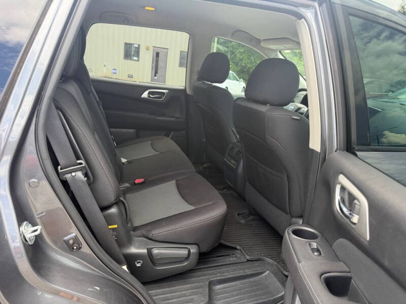 2017 Nissan Pathfinder SV