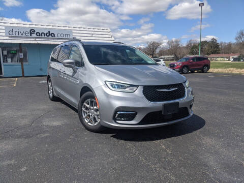 2021 Chrysler Pacifica for sale at DrivePanda.com in Dekalb IL