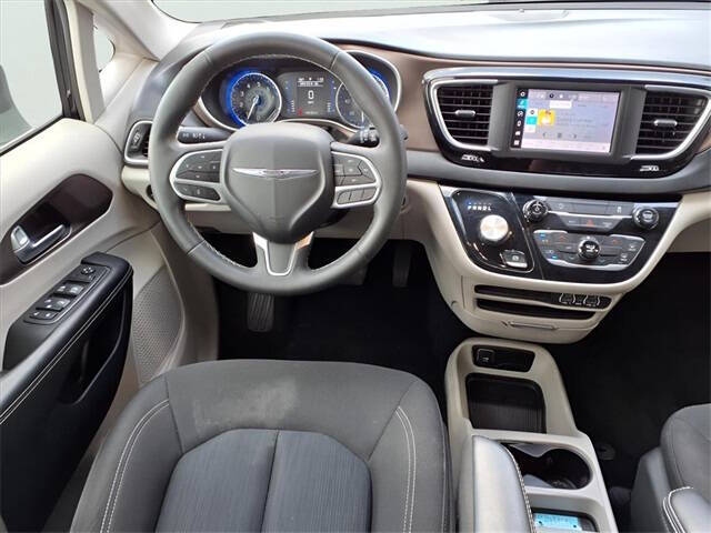 2022 Chrysler Voyager LX