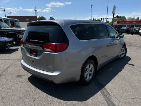 2017 Chrysler Pacifica Hybrid Touring Plus