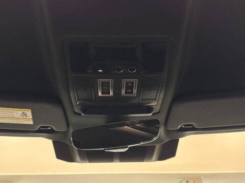 2023 Land Rover Defender 130 X-Dynamic SE