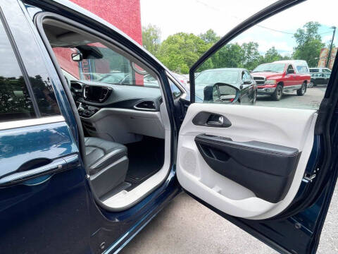2022 Chrysler Pacifica Touring L