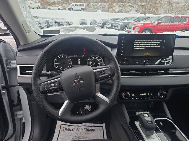 2026 Mitsubishi Outlander SE