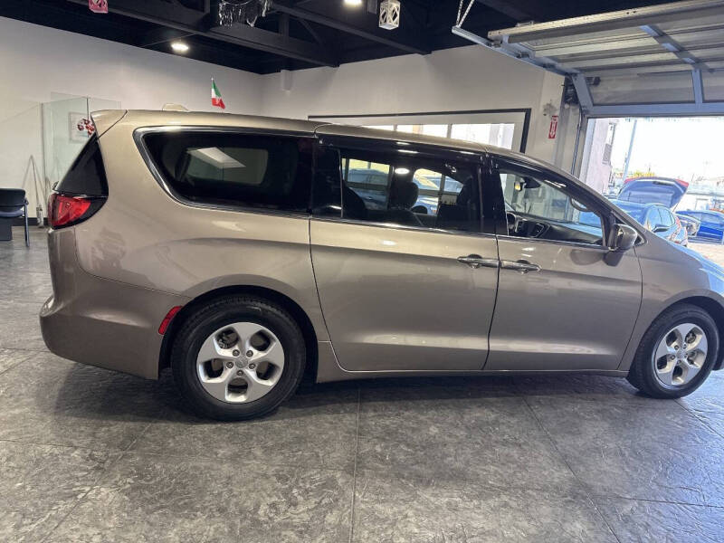 2018 Chrysler Pacifica Hybrid Touring Plus
