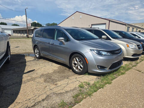 2018 Chrysler Pacifica Touring L Plus Photo