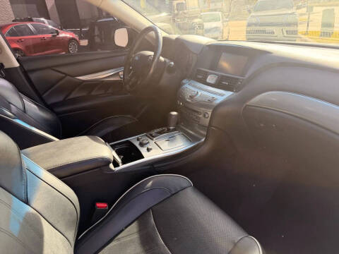 2016 Infiniti Q70 3.7