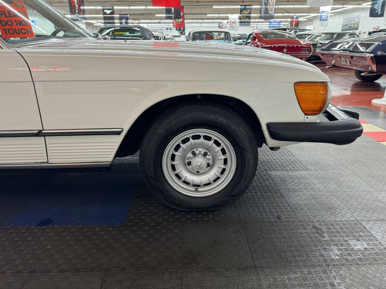 1977 Mercedes-Benz 450-Class 24