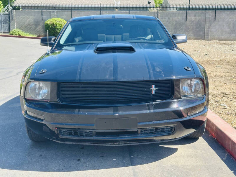 2005 Ford Mustang V6 Deluxe