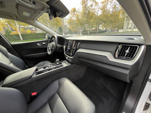 2025 Volvo XC60 B5 Plus Dark Theme