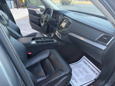 2016 Volvo XC90 T6 Momentum