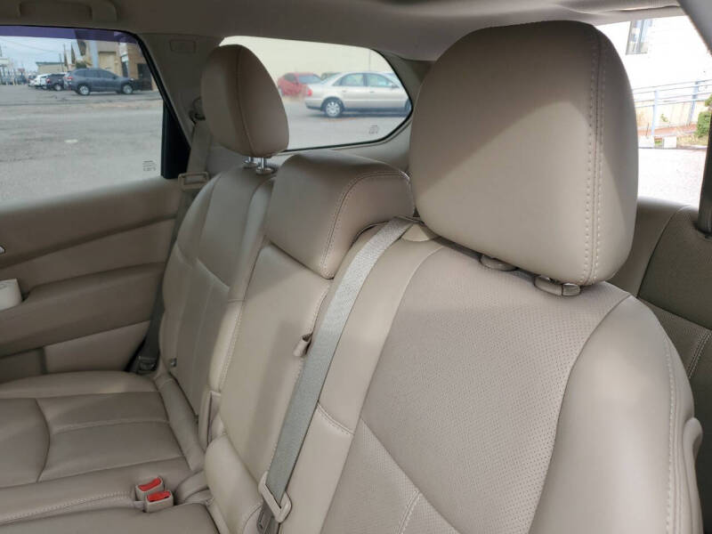 2017 Nissan Pathfinder Platinum