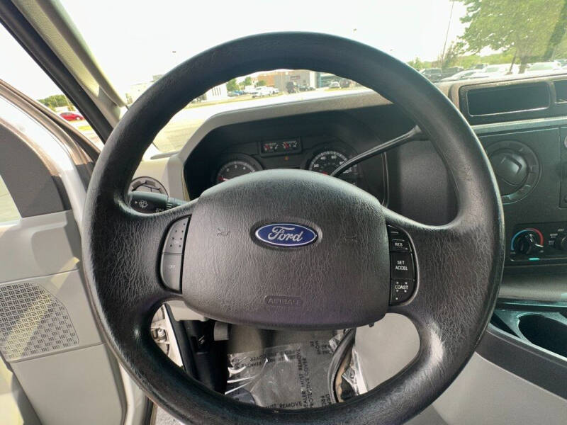 2010 Ford E-Series E-350 SD XLT