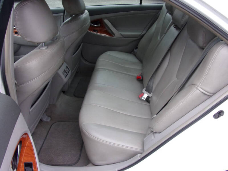 2010 Toyota Camry XLE photo 13