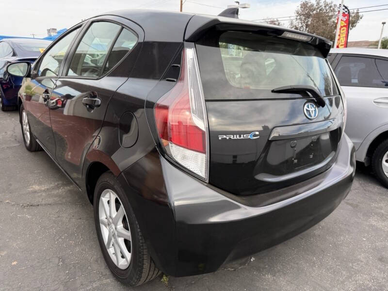2016 Toyota Prius c Three
