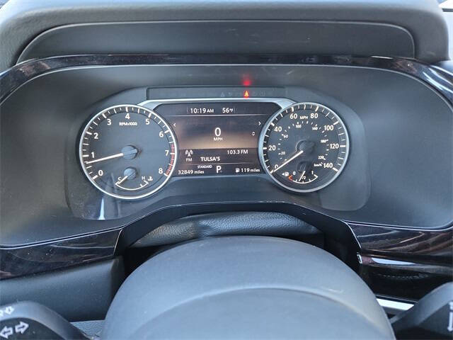 2025 Nissan Pathfinder SV