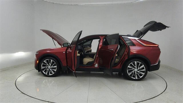 2025 Cadillac LYRIQ Luxury 3