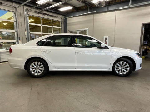 2013 Volkswagen Passat Wolfsburg Edition