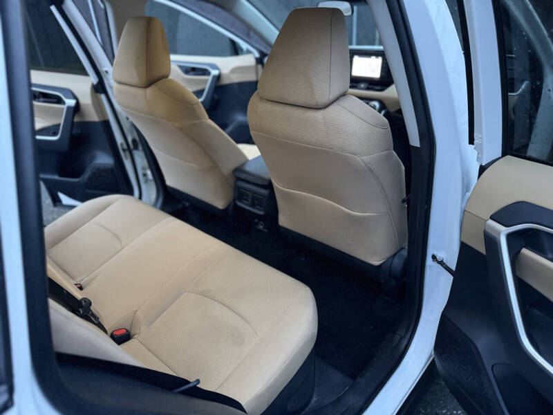 2022 Toyota RAV4 Hybrid LE