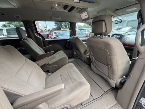 2012 Chrysler Town and Country Touring