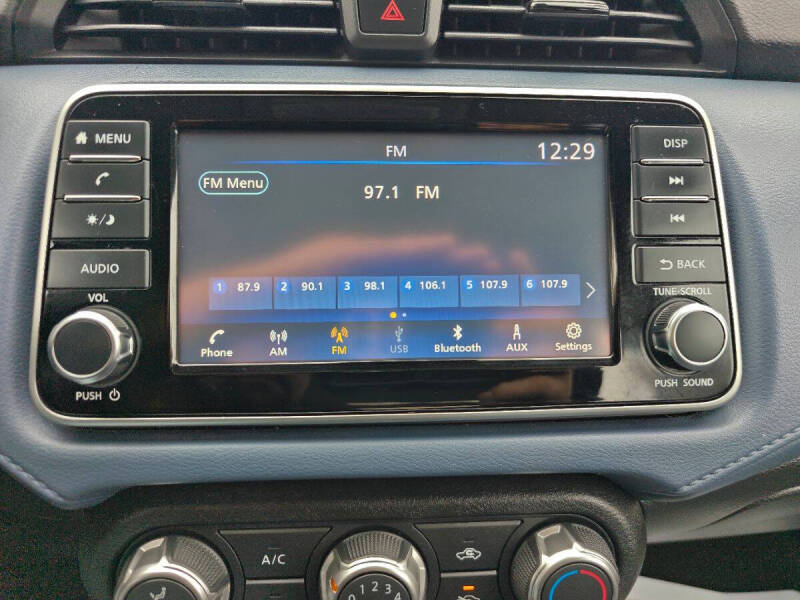 2023 Nissan Versa SV