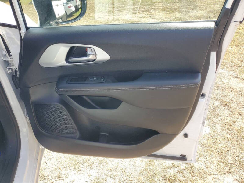 2024 Chrysler Pacifica Touring