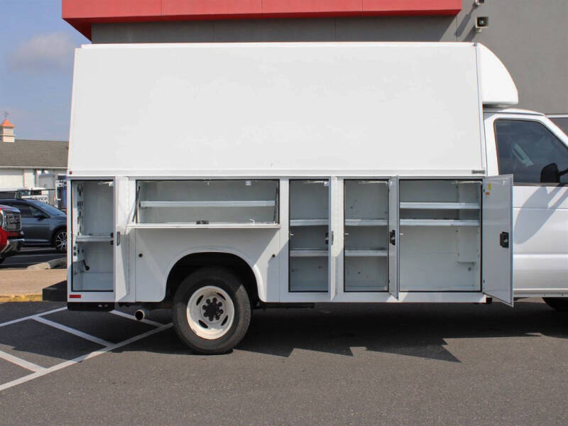 2024 Ford E-450