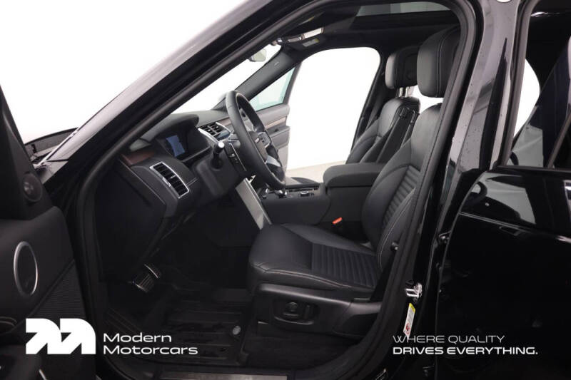 2025 Land Rover Discovery P360 Dynamic SE