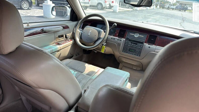 2005 Lincoln Town Car Signature