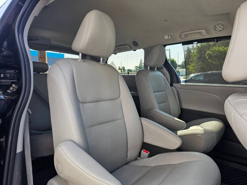 2020 Toyota Sienna XLE 7-Passenger