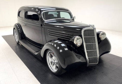 1935 Ford Deluxe