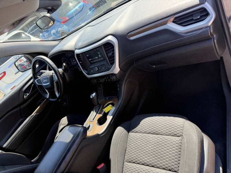 2017 GMC Acadia SLE-2