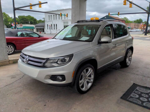 2013 Volkswagen Tiguan for sale at ROBINSON AUTO BROKERS in Dallas NC