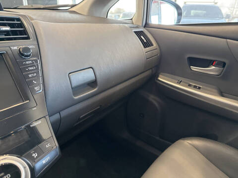 2014 Toyota Prius v Five