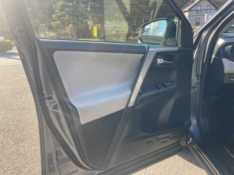 2017 Toyota RAV4 Hybrid XLE