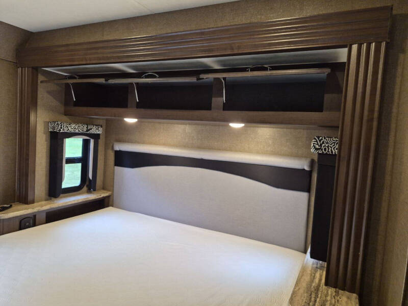 2019 Thor Motor Coach Ace 33.1