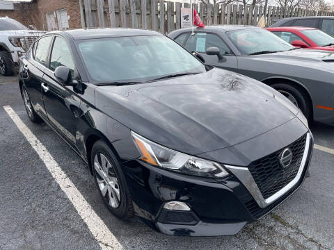 2019 Nissan Altima for sale at Shaddai Auto Sales in Whitehall OH