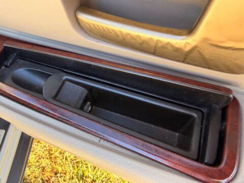 2005 Lincoln Town Car Signature Limited