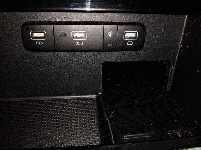 2023 Kia Carnival SX